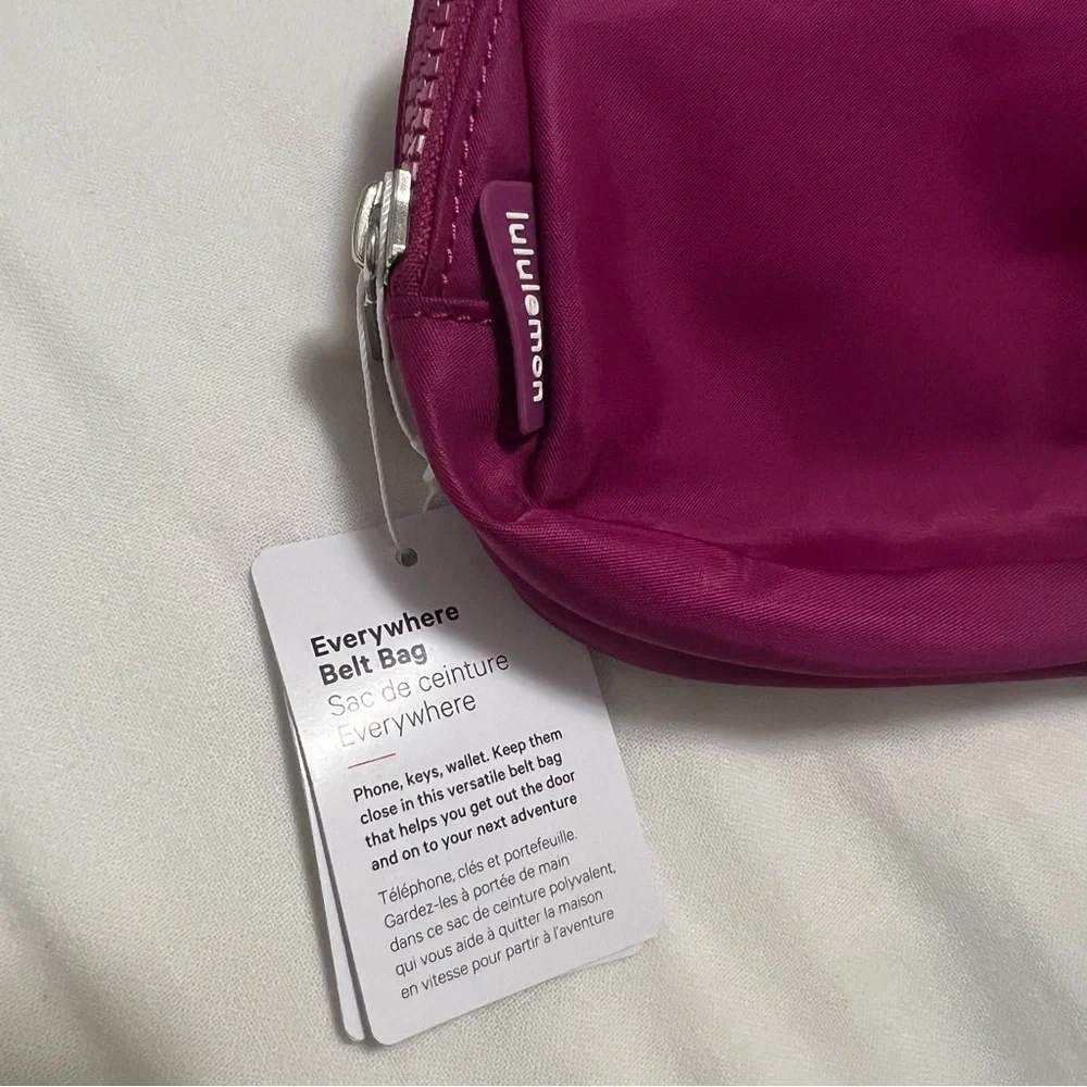 🆕 Lululemon Everywhere Belt Bag - Wild Berry - Picture 4 of 5